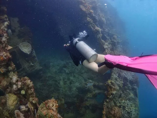 潛水拍照新姿勢，放下你的剪刀手，我們來這樣拍