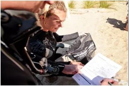 原來(lái)你是這樣的潛水員妹子！